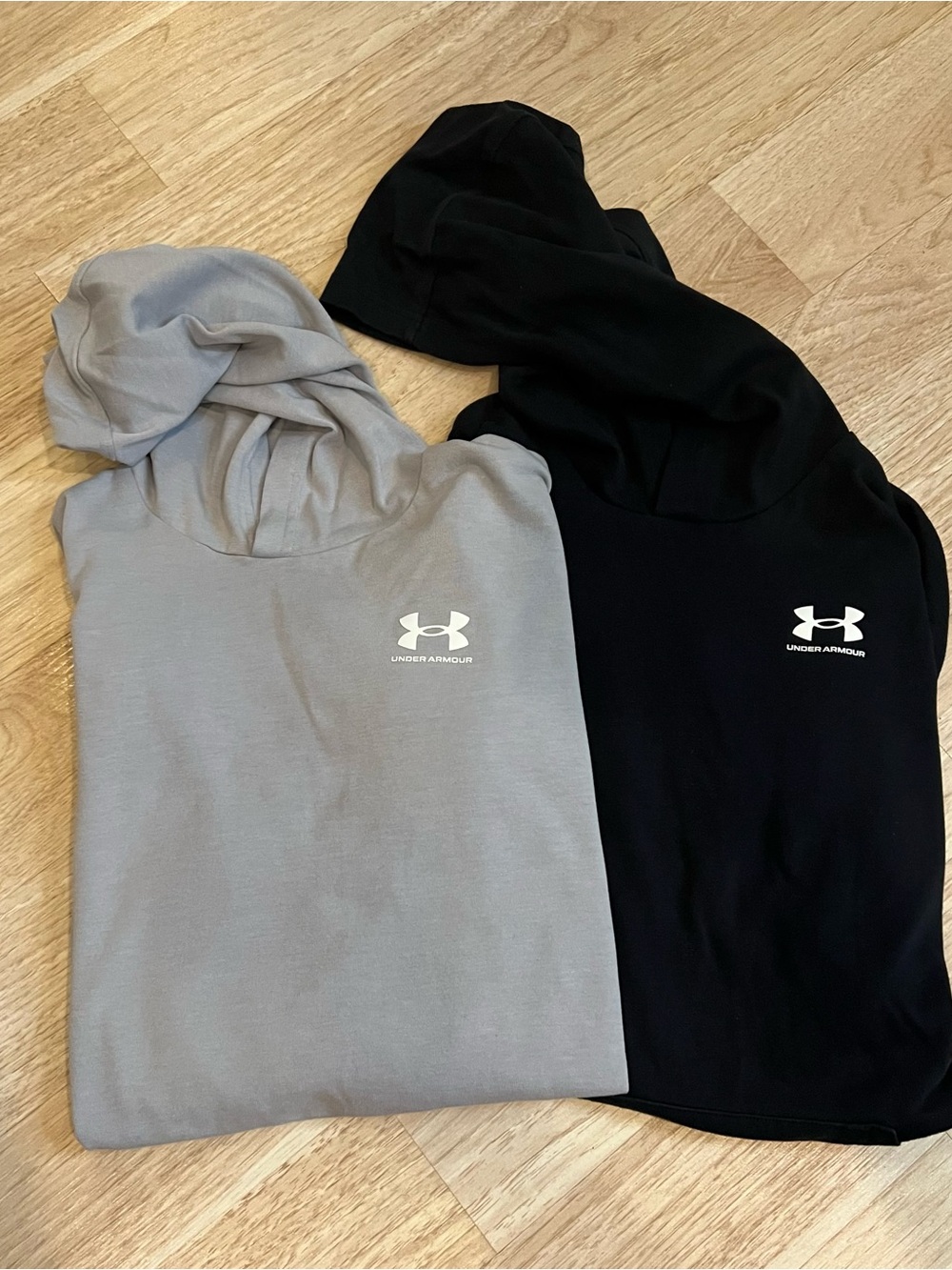 2 Under Armour heavy weight T shirt Hoodies in Gray & Black Size Youth XL